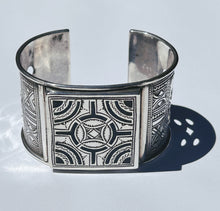 Load image into Gallery viewer, Silver and Ebony Cuff - Moussa Albaka