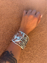 Load image into Gallery viewer, Silver Giraffe Cuff - Emilia Castillo