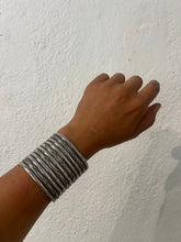 Load image into Gallery viewer, Vintage Pre-1940s Navajo Wide Cuff