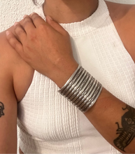Load image into Gallery viewer, Vintage Pre-1940s Navajo Wide Cuff