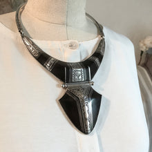 Load image into Gallery viewer, Moussa Albaka - Shield Collar